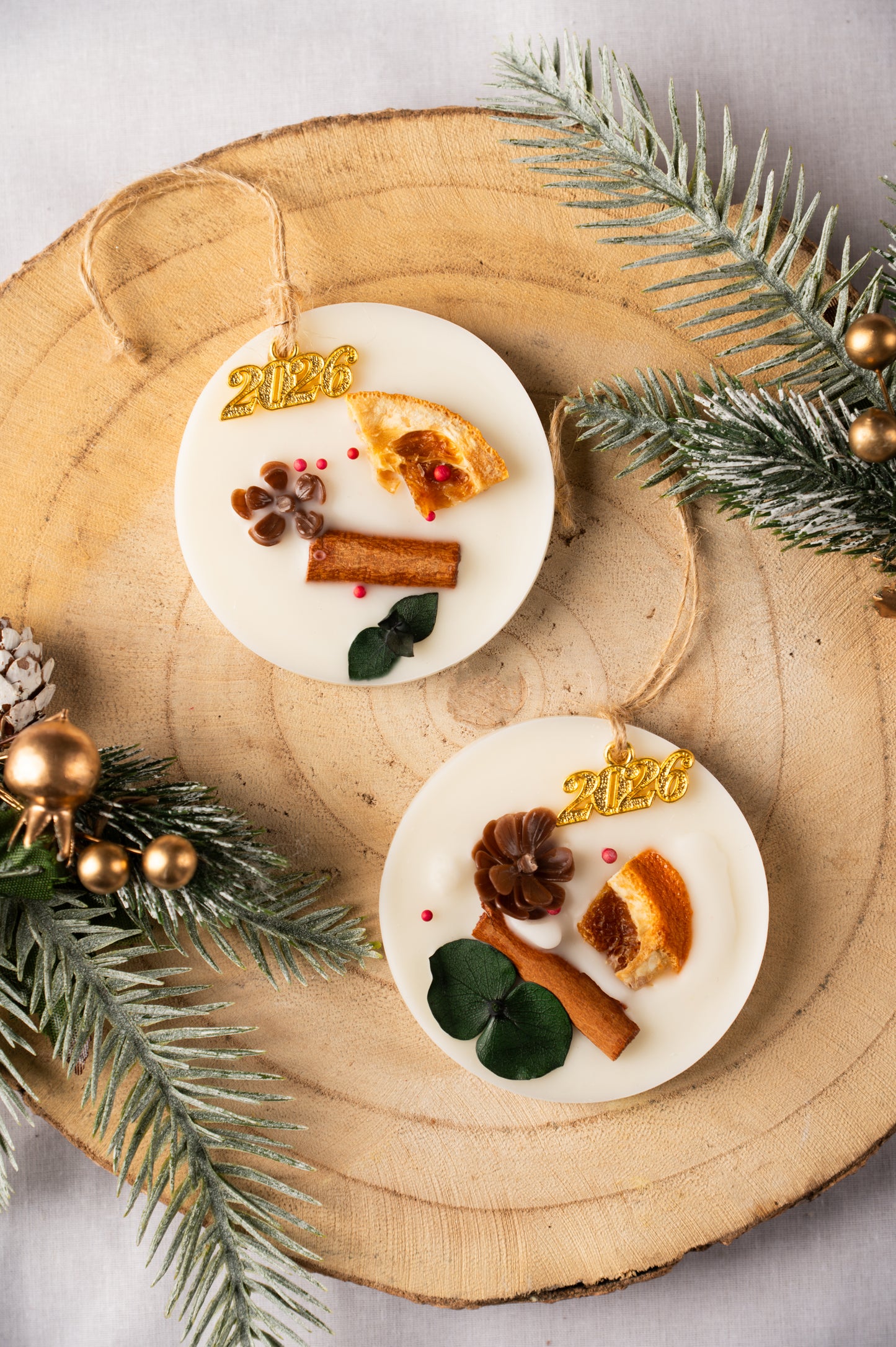 Αρωματικό Γούρι 2026 Κύκλος | 100% Φυτικό Κερί | Άρωμα Μελομακάρονο