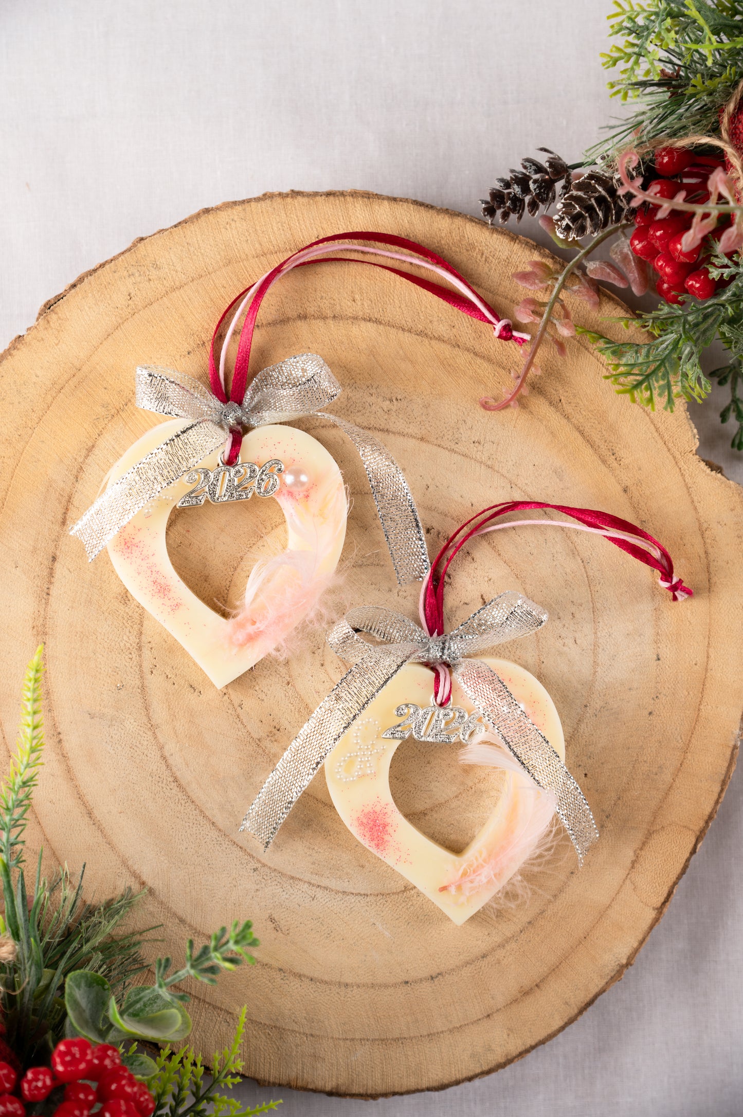 Αρωματικό Γούρι 2026 Καρδιά Ροζ | 100% Φυτικό Κερί | Άρωμα Blackberry & Peach